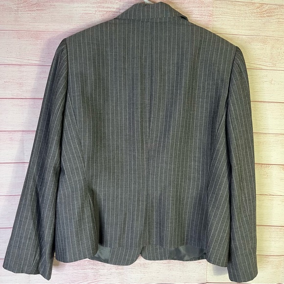 Tahari Arthur S. Levine Gray White Pinstripe Blazer Jacket Size 16 - Picture 8 of 9
